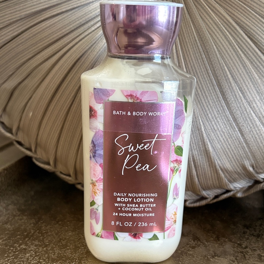 ✨NEW✨Bath & Body Works Sweet Pea Daily Nourishing Body Lotion - Pink